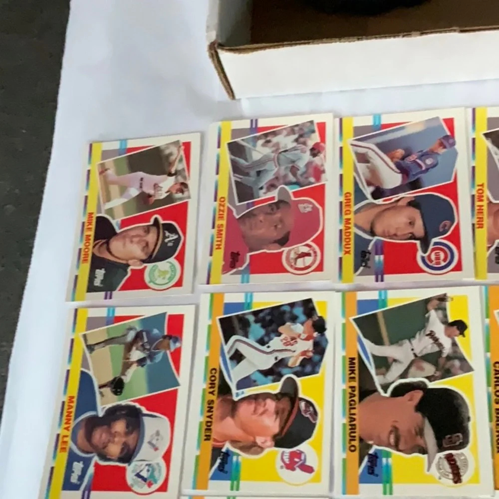 Bundle of Baseball Cards Lot 322